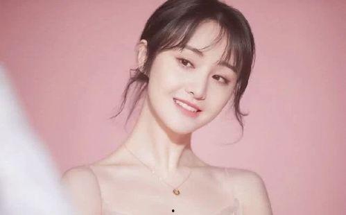 郑爽广告图片,时尚魅力尽展广告画面