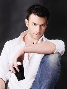 罗伟的个人资料